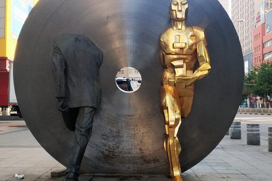 不(bù)鏽鋼城(chéng)市(shì)景觀雕塑