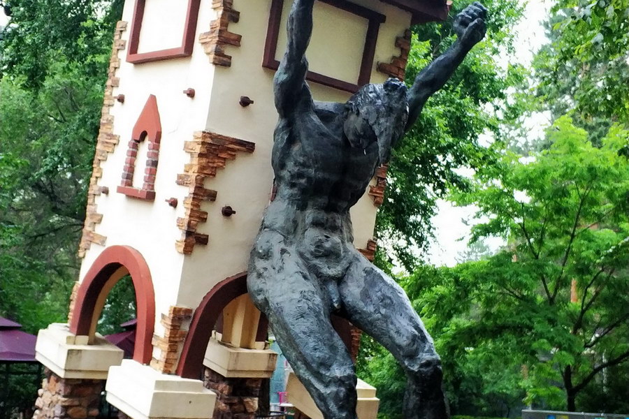 公園水(shuǐ)泥雕塑